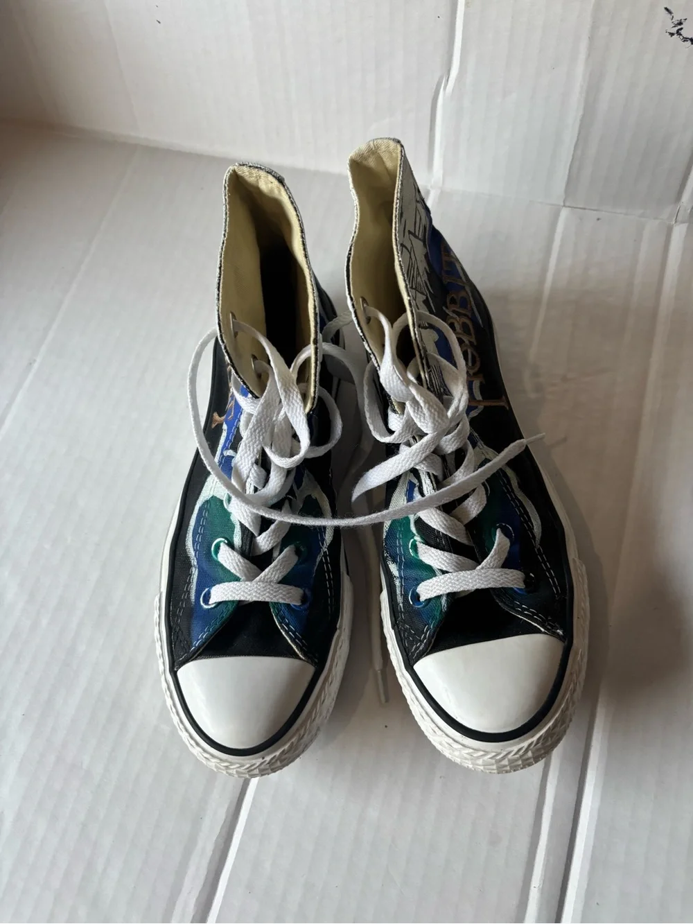 Converse The Hobbit shoes Men’s 5 Women’s 7